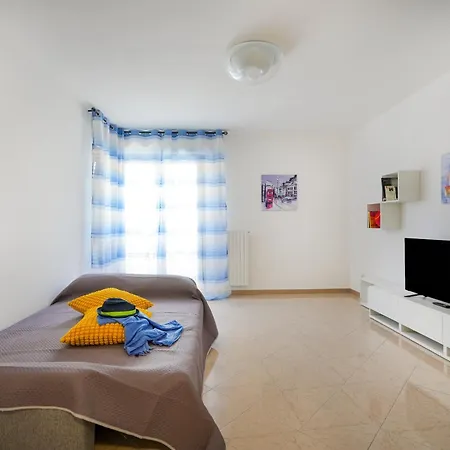 Guesthost - Silvia's With Parking - 400m From Sea Appartement *