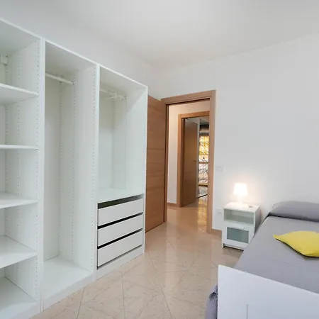 Silvia's With Parking - 400m From Sea Daire