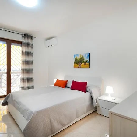 Guesthost - Silvia's With Parking - 400m From Sea *