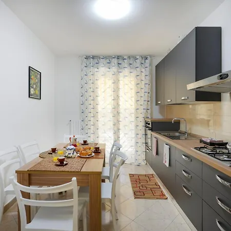Guesthost - Silvia's With Parking - 400m From Sea * Μπάρι