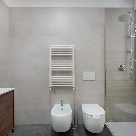 Guesthost - Silvia's With Parking - 400m From Sea