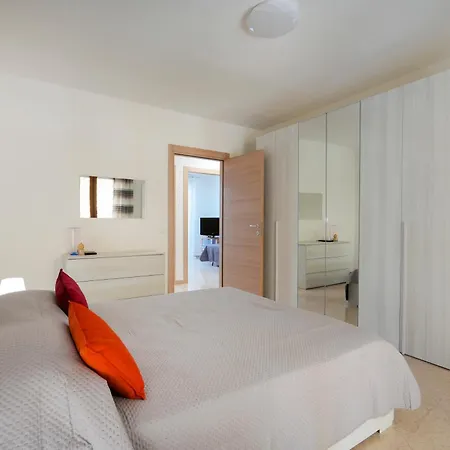 Guesthost - Silvia's With Parking - 400m From Sea Apartament Bari