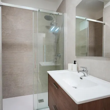 Guesthost - Silvia's With Parking - 400m From Sea *