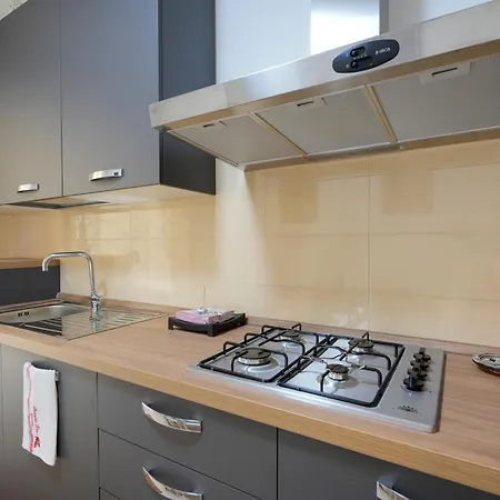 Διαμέρισμα Guesthost - Silvia's With Parking - 400m From Sea *