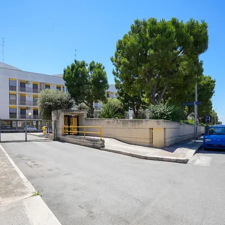 Guesthost - Silvia's With Parking - 400m From Sea *