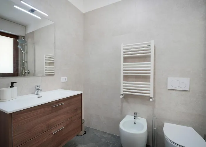 Guesthost - Silvia's With Parking - 400m From Sea Bari