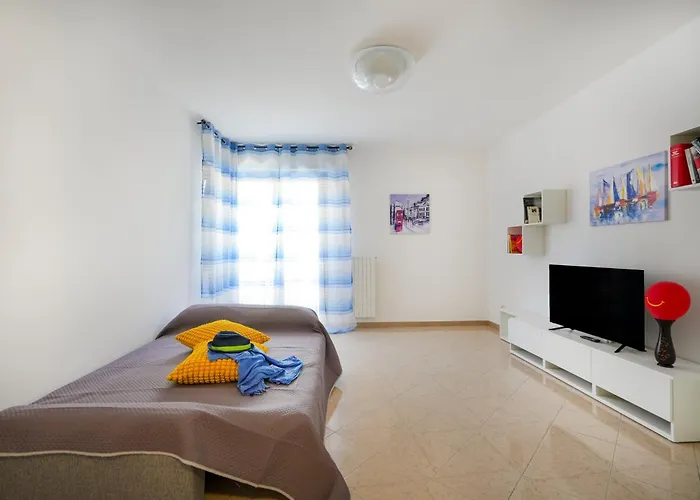 Guesthost - Silvia's With Parking - 400m From Sea Apartament *