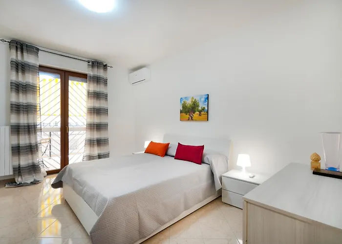 Guesthost - Silvia's With Parking - 400m From Sea *