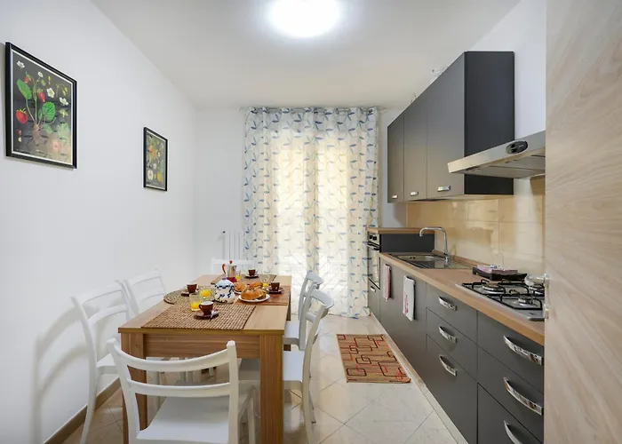 Guesthost - Silvia's With Parking - 400m From Sea * Bari