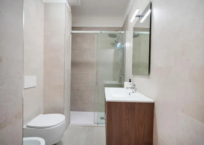 Guesthost - Silvia's With Parking - 400m From Sea Bari