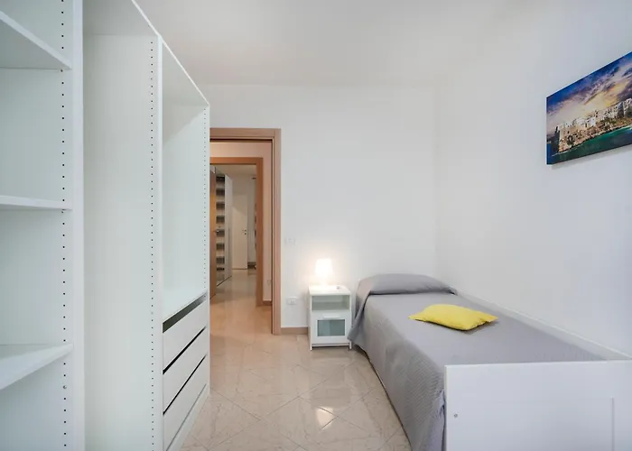 Guesthost - Silvia's With Parking - 400m From Sea * Bari