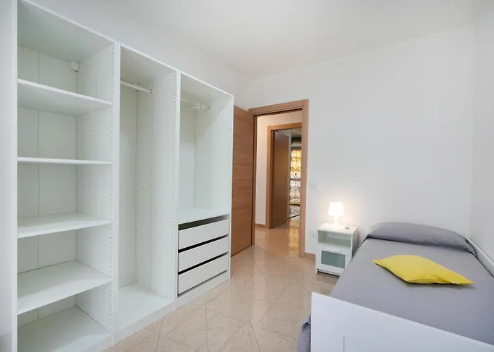 Guesthost - Silvia's With Parking - 400m From Sea Apartament