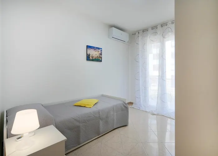 Guesthost - Silvia's With Parking - 400m From Sea * Bari