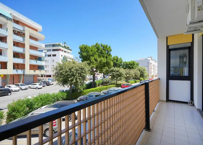 Guesthost - Silvia's With Parking - 400m From Sea * Bari