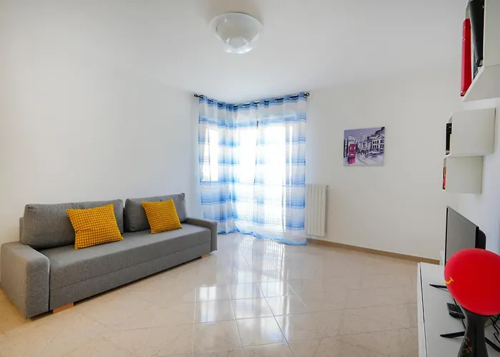 Apartament Guesthost - Silvia's With Parking - 400m From Sea